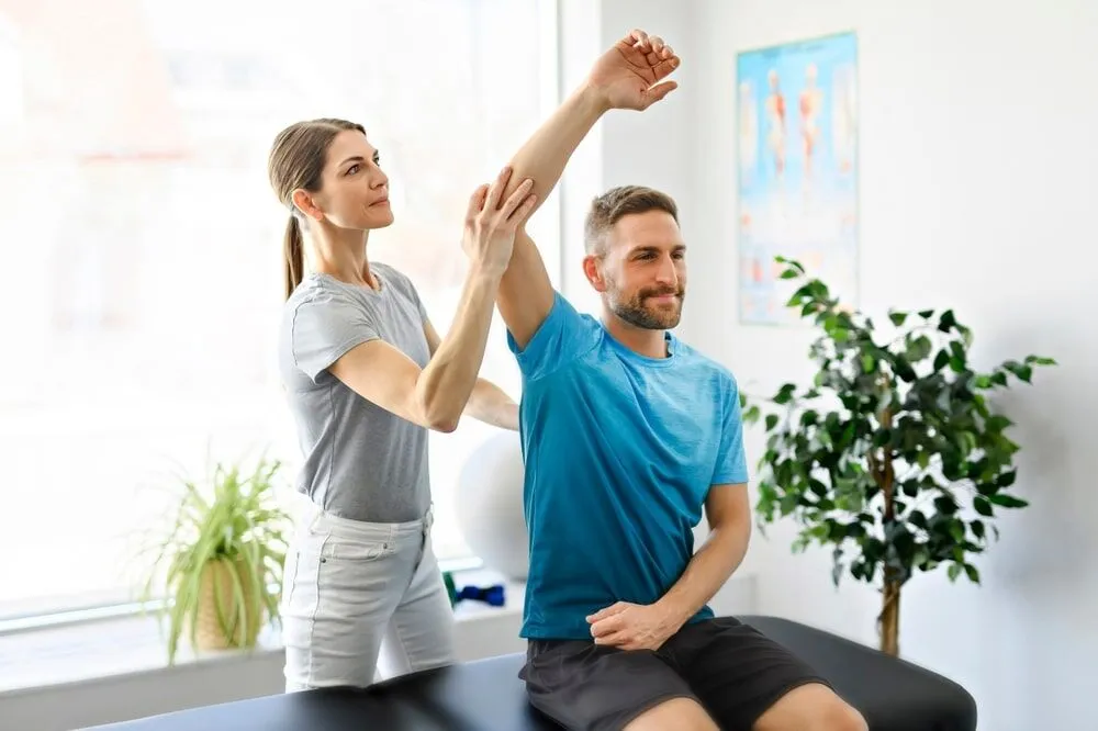10 Teknik Rehabilitasi Bahu yang Efektif dan Aman